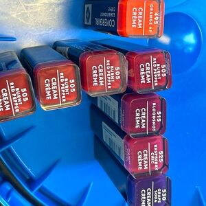 *BRAND NEW* Covergirl Exhibitionist Crème lipstick 💄💋